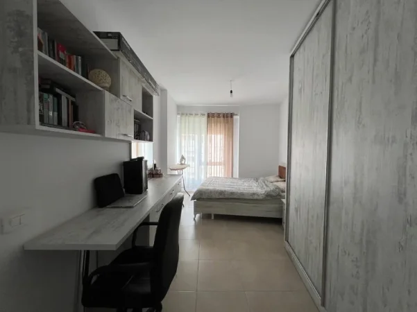Tirane, jepet me qera apartament 1+1+Ballkon Kati 7, 68 m² 550 € (Kompleksi Kontakt)