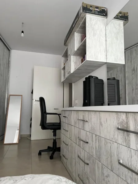 Tirane, jepet me qera apartament 1+1+Ballkon Kati 7, 68 m² 550 € (Kompleksi Kontakt)