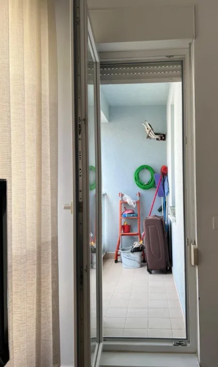 Tirane, jepet me qera apartament 1+1+Ballkon Kati 7, 68 m² 550 € (Kompleksi Kontakt)