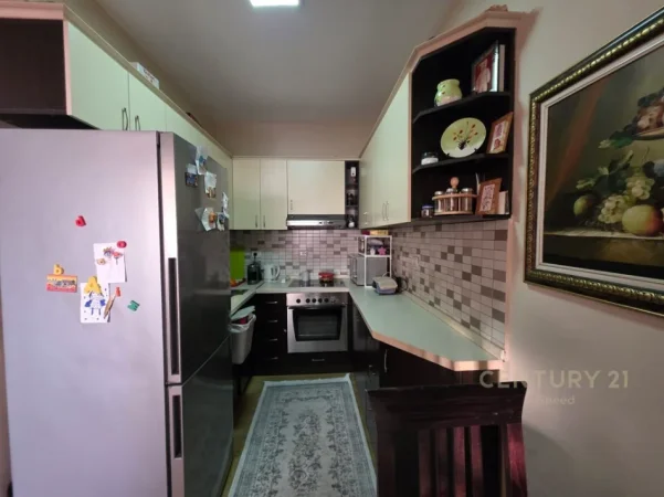 Tirane, jepet me qera apartament 1+1 Kati 5, 51 m² 430 € (Shkolla Bashkuar)