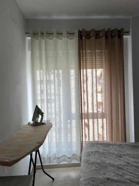 Tirane, jepet me qera apartament 1+1+Ballkon Kati 7, 68 m² 550 € (Kompleksi Kontakt)