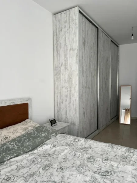 Tirane, jepet me qera apartament 1+1+Ballkon Kati 7, 68 m² 550 € (Kompleksi Kontakt)