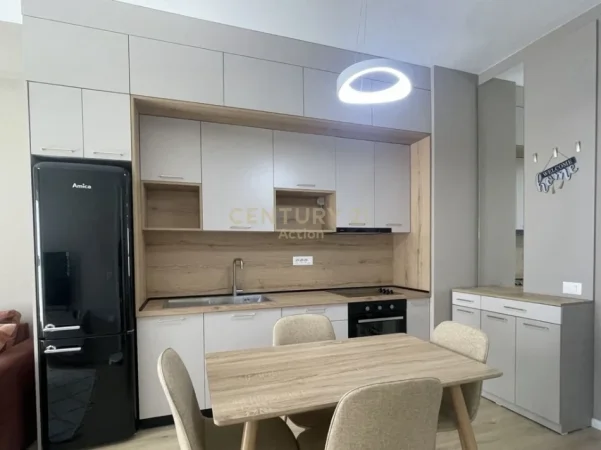 Tirane, jepet me qera apartament 1+1 Kati 8, 47 m² 450 € (Mangalem)