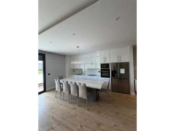 Tirane, shes apartament 3+1+Ballkon Kati 2, 129 m² 495.000 € (sauk)