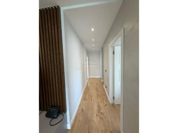 Tirane, shes apartament 3+1+Ballkon Kati 2, 129 m² 495.000 € (sauk)