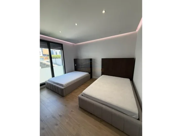 Tirane, shes apartament 3+1+Ballkon Kati 2, 129 m² 495.000 € (sauk)