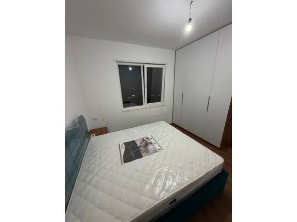 Tirane, jepet me qera apartament 1+1+Ballkon Kati 8, 60 m² 400 € (Univers City)