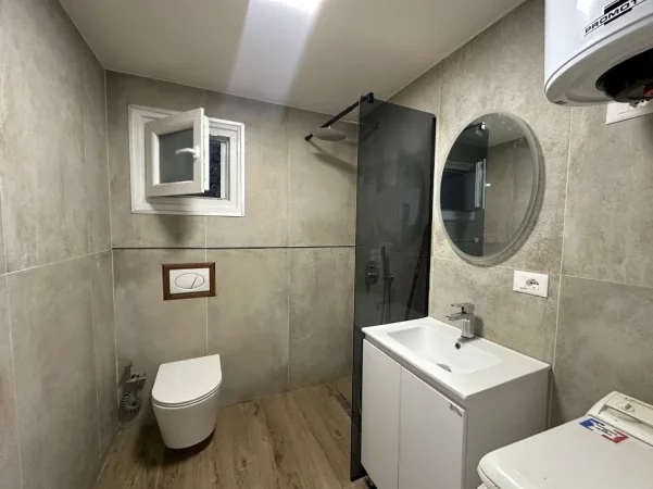 Tirane, jepet me qera zyre Kati 2, 77 m² 800 € (Brryli)