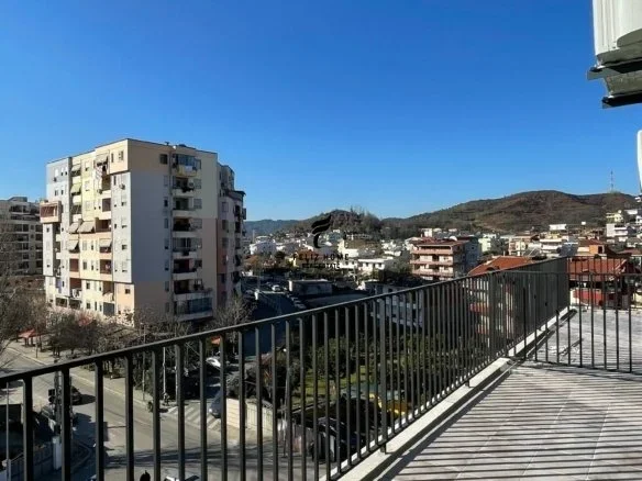 Tirane, jepet me qera apartament 2+1 Kati 4, 90 m² 500 € (YZBERISHT)