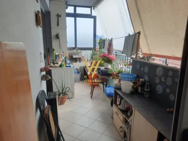 Tirane, shitet apartament 2+1+Ballkon Kati 8, 79 m² 125.000 € (YZBERISHT)