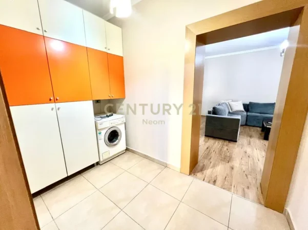 Tirane, jepet me qera apartament 2+1 Kati 2, 130 m² 700 € (komuna e parisit)