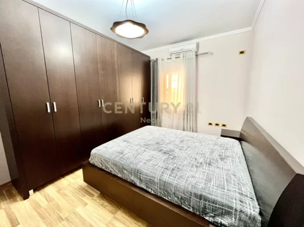 Tirane, jepet me qera apartament 2+1 Kati 2, 130 m² 700 € (komuna e parisit)