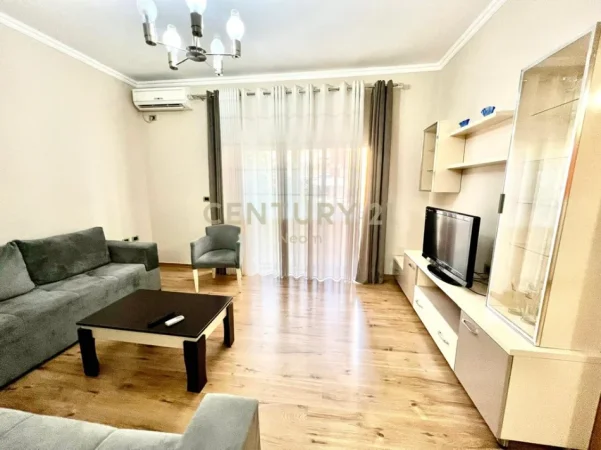Tirane, jepet me qera apartament 2+1 Kati 2, 130 m² 700 € (komuna e parisit)