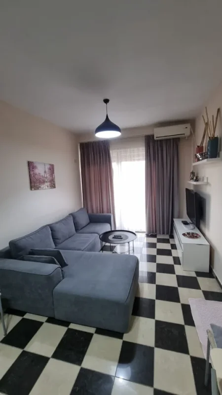 Shkoder, jap me qera apartament 2+1+Ballkon Kati 5, 80 m² 500 € (Rr. Tafilicve)