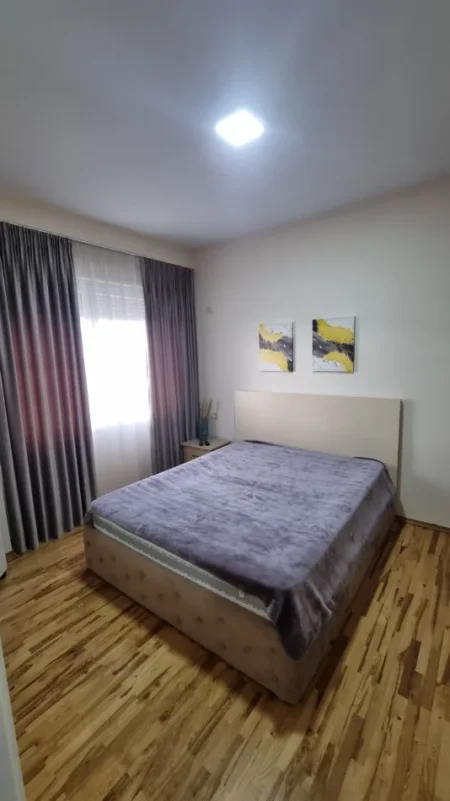 Shkoder, jap me qera apartament 2+1+Ballkon Kati 5, 80 m² 500 € (Rr. Tafilicve)