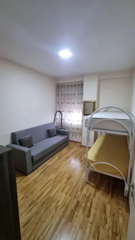 Shkoder, jap me qera apartament 2+1+Ballkon Kati 5, 80 m² 500 € (Rr. Tafilicve)