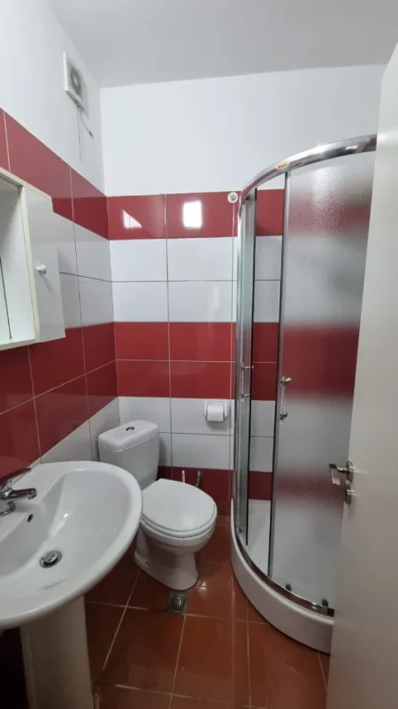 Shkoder, jap me qera apartament 2+1+Ballkon Kati 5, 80 m² 500 € (Rr. Tafilicve)