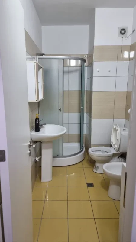 Shkoder, jap me qera apartament 2+1+Ballkon Kati 5, 80 m² 500 € (Rr. Tafilicve)