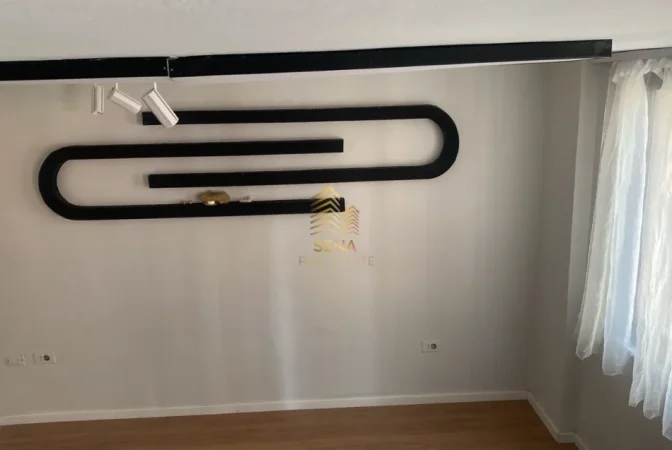 Tirane, jepet me qera ambjent biznesi Kati 0, 32 m² 550 € (Rruga Mine Peza)