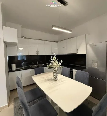 Tirane, jepet me qera apartament 2+1+Ballkon Kati 3, 94 m² 570 € (golden park)