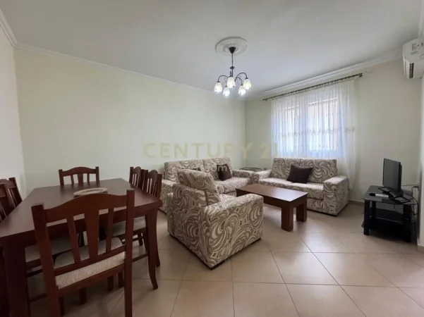 Tirane, jepet me qera apartament 1+1 Kati 4, 63 m² 500 € (pallati me shigjeta)