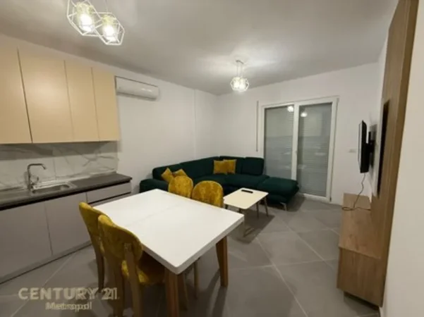 Tirane, jepet me qera apartament 2+1+Ballkon Kati 5, 93 m² 500 € 