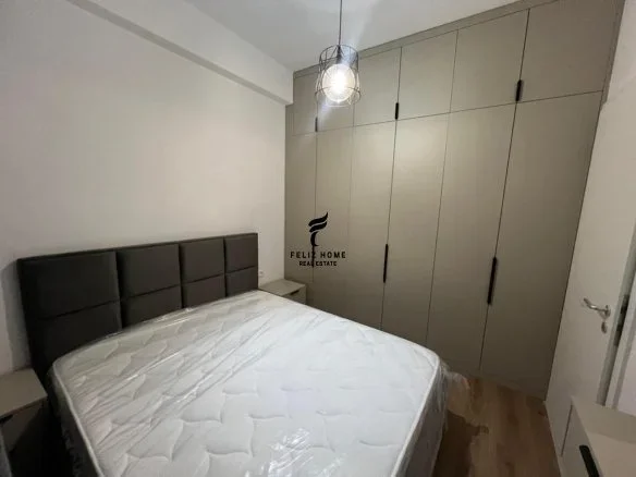 Tirane, jepet me qera apartament 1+1 Kati 6, 60 m² 450 € (ALI DEMI)
