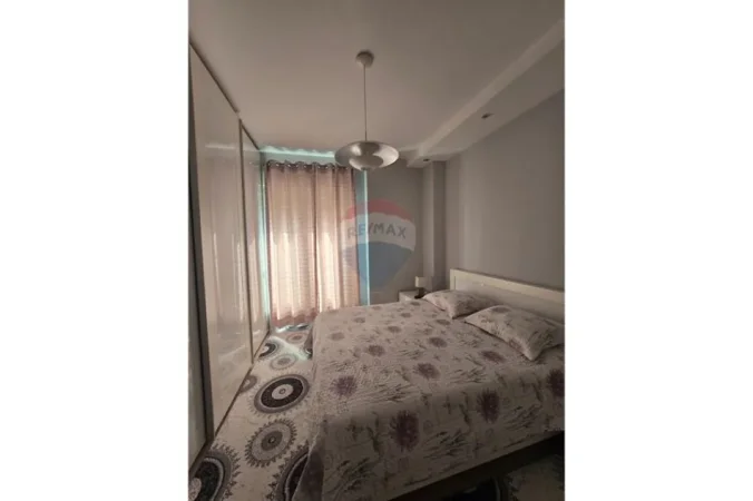 Tirane, jepet me qera apartament 2+1 Kati 4, 90 m² 700 € (Kompleksi Kontakt)