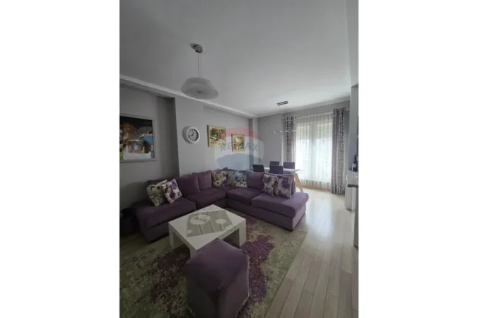 Tirane, jepet me qera apartament 2+1 Kati 4, 90 m² 700 € (Kompleksi Kontakt)
