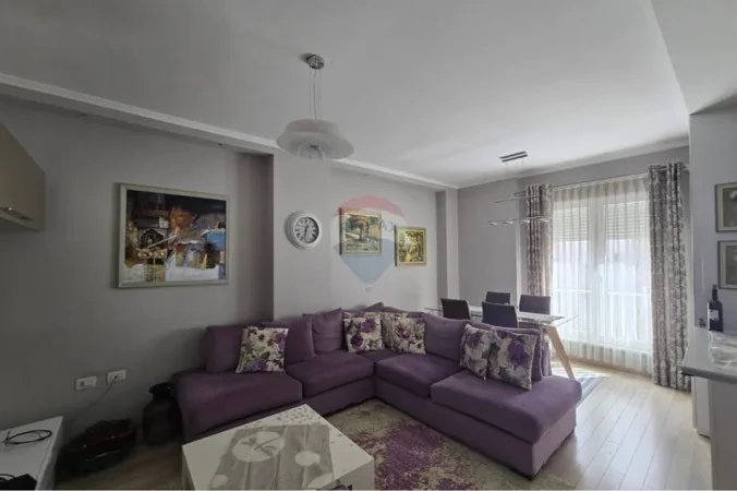 Tirane, jepet me qera apartament 2+1 Kati 4, 90 m² 700 € (Kompleksi Kontakt)