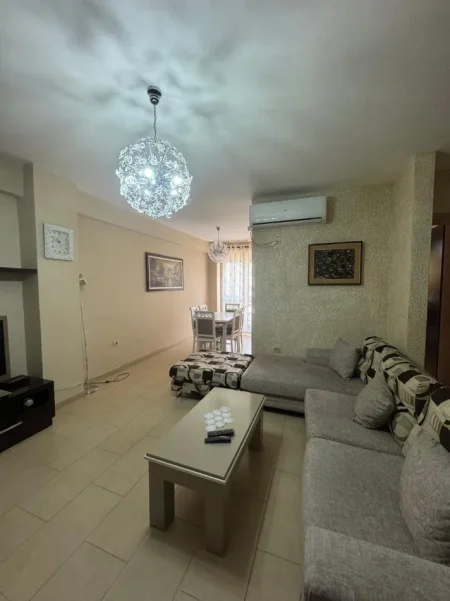 Tirane, jepet me qera apartament 2+1+Ballkon Kati 3, 80 m² 550 € (Jordan Misja)