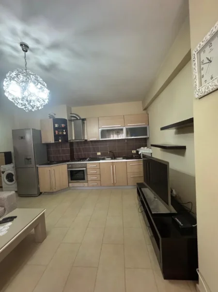 Tirane, jepet me qera apartament 2+1+Ballkon Kati 3, 80 m² 550 € (Jordan Misja)