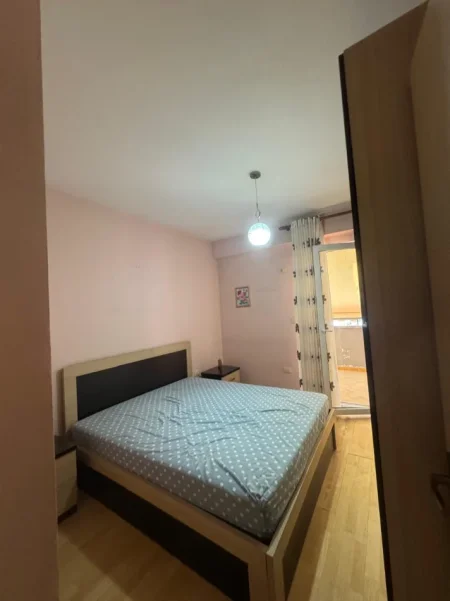 Tirane, jepet me qera apartament 2+1+Ballkon Kati 3, 80 m² 550 € (Jordan Misja)