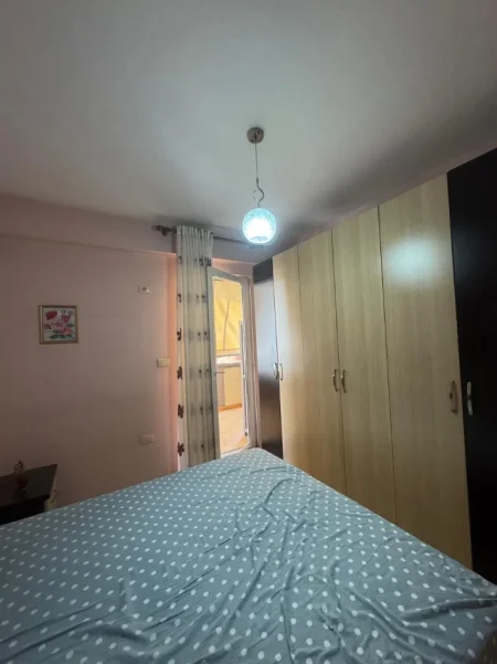 Tirane, jepet me qera apartament 2+1+Ballkon Kati 3, 80 m² 550 € (Jordan Misja)