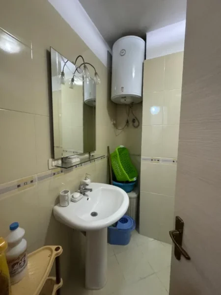 Tirane, jepet me qera apartament 2+1+Ballkon Kati 3, 80 m² 550 € (Jordan Misja)