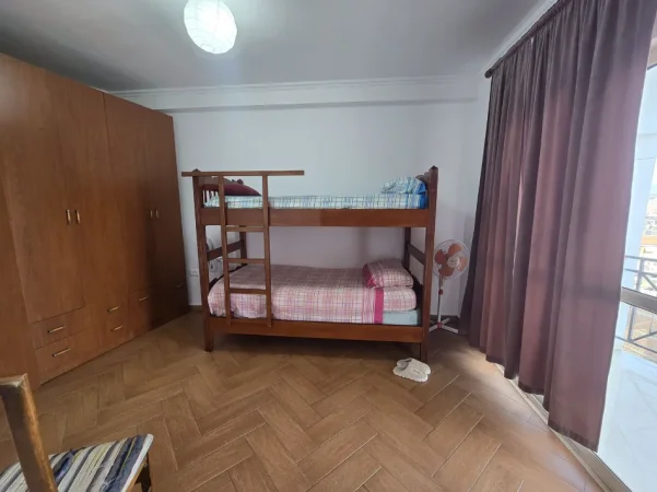Tirane, jepet me qera apartament 2+1 Kati 4, (RRUGA E BARRIKADAVE)