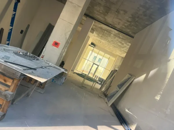 Tirane, jepet me qera zyre Kati 0, 200 m² 5.000 € (RRUGA E BARRIKADAVE)