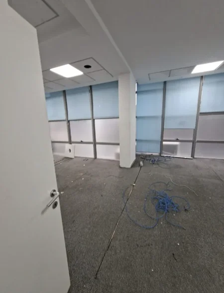 SHITET AMBIENT BIZNESI TE ISH EKSPOZITA  200 m²  500.000 €