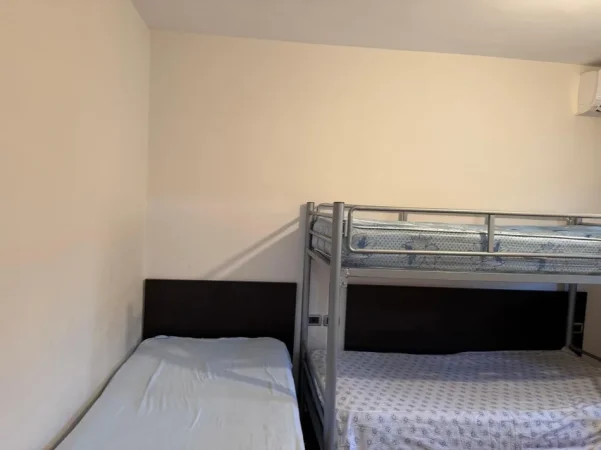 Tirane, jepet me qera apartament 1+1 Kati 5, 70 m² 400 € (Shkolla e bashkuar)