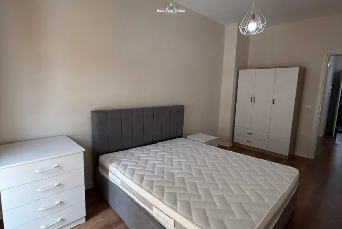 Tirane, jepet me qera apartament 1+1+Ballkon Kati 4, 70 m² 520 € (5 maji)