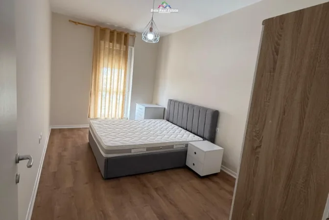 Tirane, jepet me qera apartament 1+1+Ballkon Kati 4, 70 m² 520 € (5 maji)