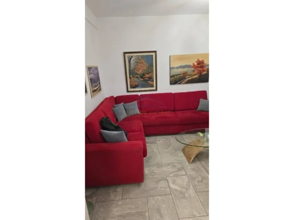 Tirane, jepet me qera apartament 2+1 Kati 3, 62 m² 580 € (Rruga Dibrës)