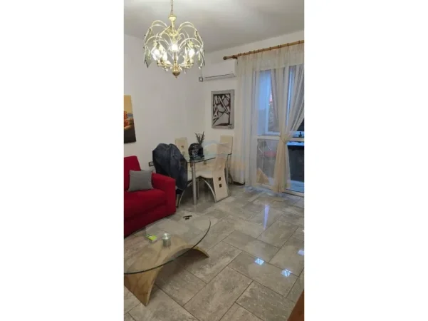 Tirane, jepet me qera apartament 2+1 Kati 3, 62 m² 580 € (Rruga Dibrës)