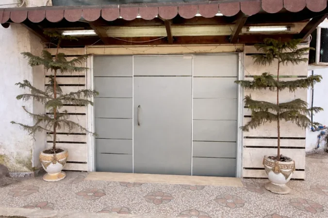 Tirane, shitet dyqan Kati 0, 60 m² 210.000 € (ISH PARKU)