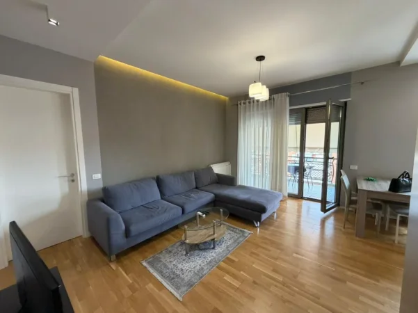 Tirane, jepet me qera apartament 2+1 Kati 7, (RRUGA E KAVAJES)