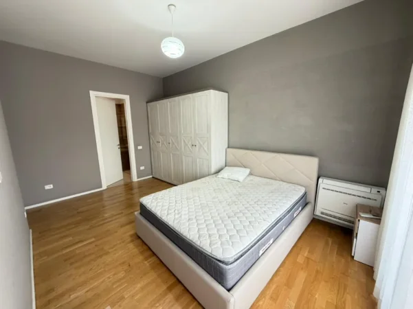 Tirane, jepet me qera apartament 2+1 Kati 7, (RRUGA E KAVAJES)