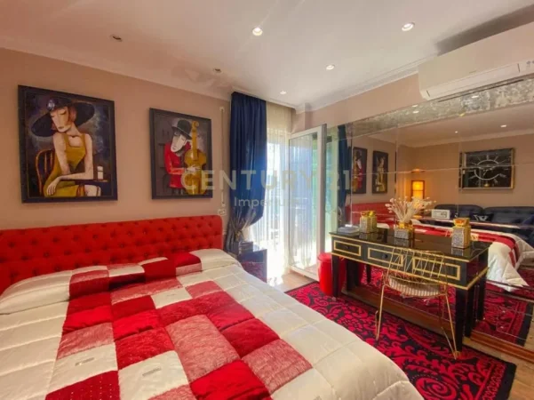 Tirane, jepet me qera apartament 3+1+Ballkon Kati 9, 138 m² 1.900 € (bllok)