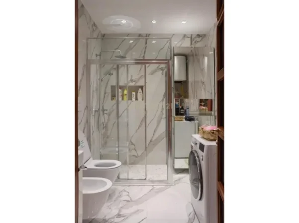 Tirane, jepet me qera apartament 3+1+Ballkon Kati 9, 138 m² 1.900 € (bllok)