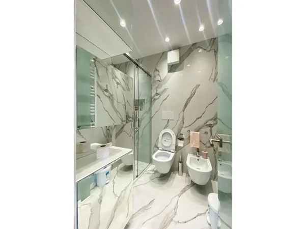 Tirane, jepet me qera apartament 3+1+Ballkon Kati 9, 138 m² 1.900 € (bllok)