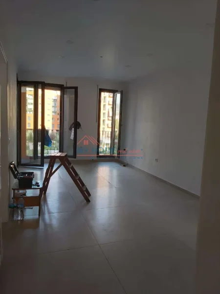 Tirane, jepet me qera zyre Kati 3, 66 m² 550 € (Rruga Kongresi i Manastirit)